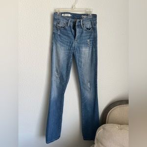 GAP - Resolution Perfect Boot cut jeans. 24 R. Distressed.